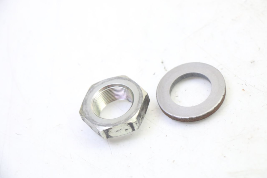 photo de SPROCKET OUTPUT SHAFT NUT YAMAHA FZ6 FAZER S2 600 (2007 - 2011)