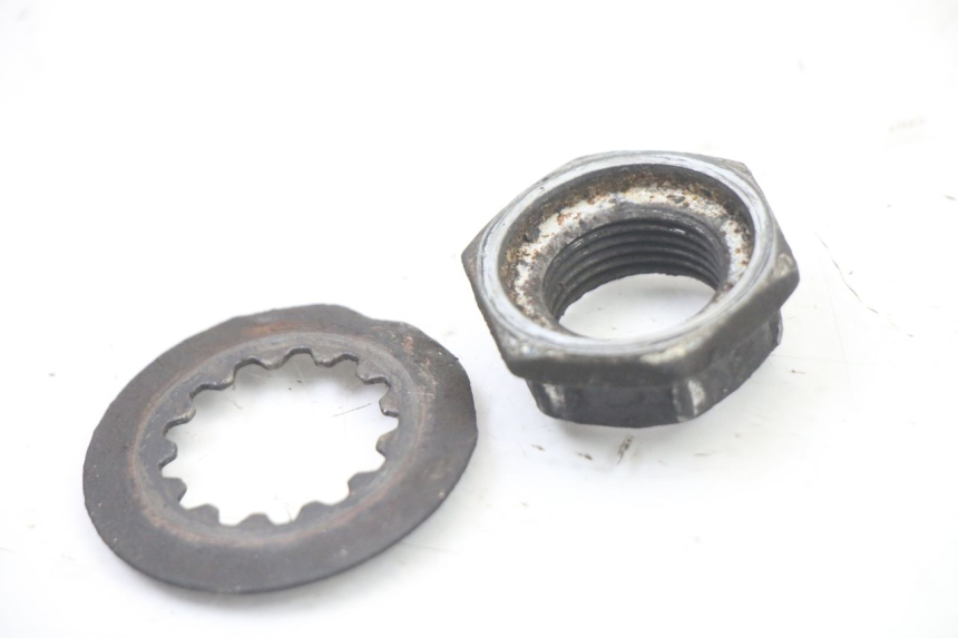 photo de SPROCKET OUTPUT SHAFT NUT KAWASAKI ZR7 ZR-7 S 750 (1999 - 2004) - Zoom on usage condition