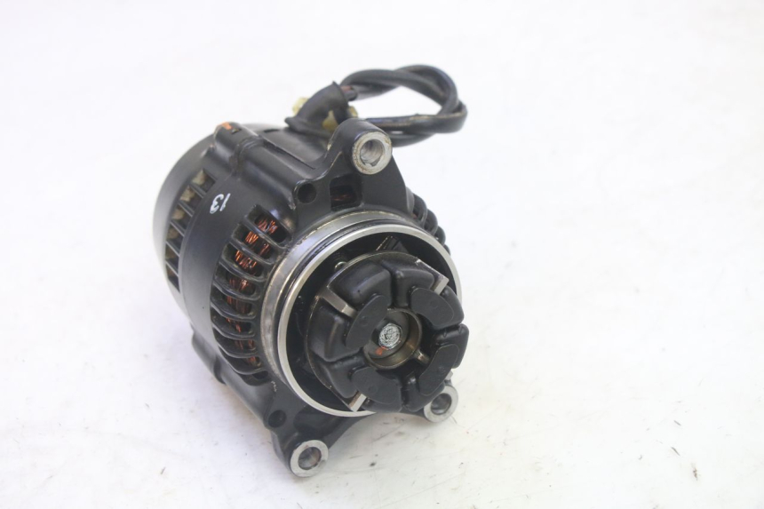 photo de ALTERNATOR KAWASAKI GPZ RX 1000 (1986 - 1988) - Alternative perspective