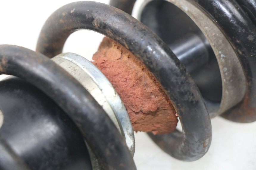 photo de REAR SHOCK ABSORBER YAMAHA TW 125 (1998 - 2002) - Surface and material condition