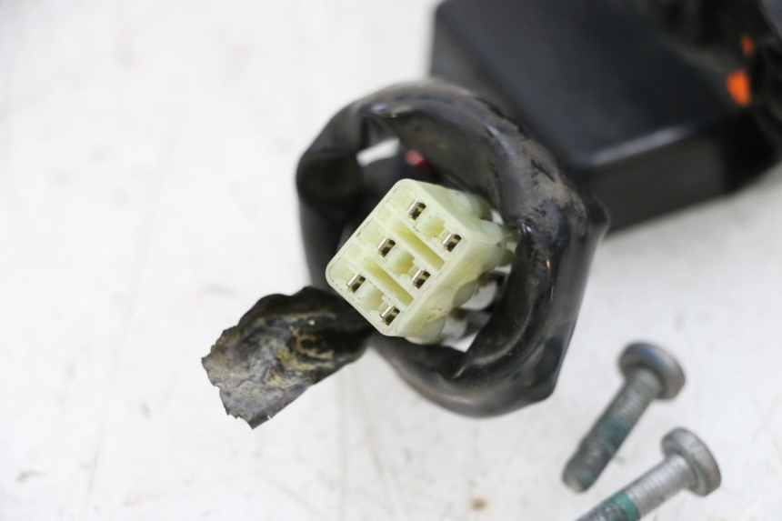 photo de TRANSPONDER ANTENNA YAMAHA XMAX X-MAX 125 (2006 - 2009) - Alternative perspective