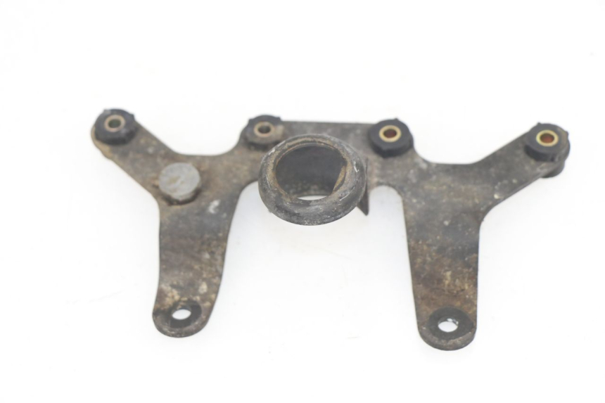 photo de SPEEDOMETER BRACKET SUZUKI GN 125 (1997 - 2000)
