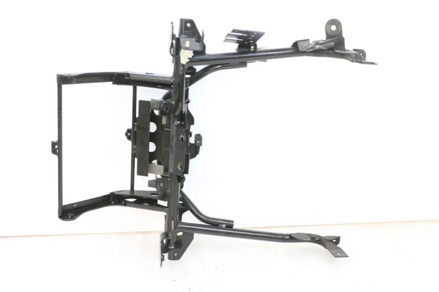 photo de FRONT FAIRING BRACKET SUZUKI BURGMAN 650 (2013 - 2020)