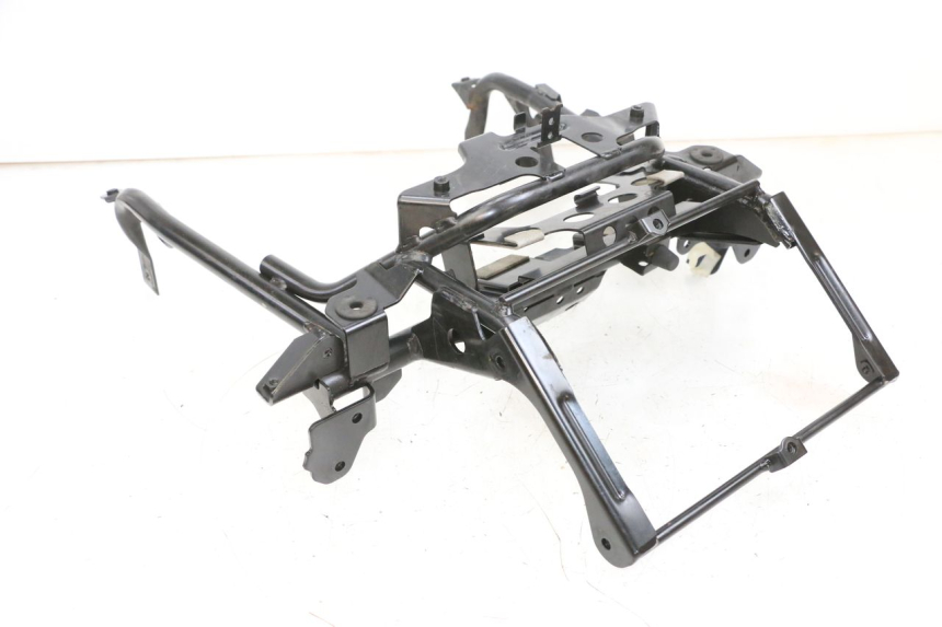 photo de FRONT FAIRING BRACKET SUZUKI BURGMAN 650 (2013 - 2020)
