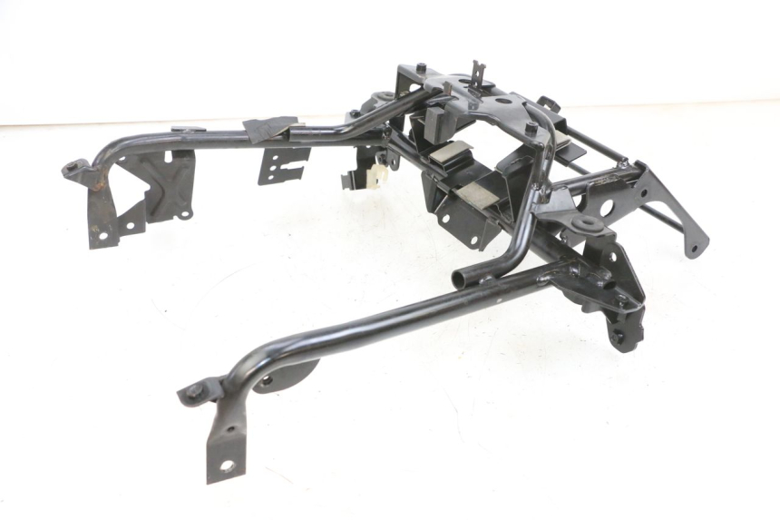 photo de FRONT FAIRING BRACKET SUZUKI BURGMAN 650 (2013 - 2020)