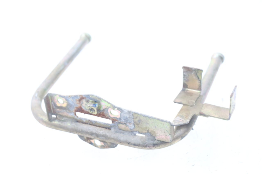 photo de FRONT FAIRING BRACKET HONDA SCV LEAD 100 (2003 - 2007)