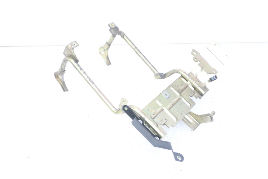 photo de FRONT FAIRING BRACKET PEUGEOT JET FORCE CARBU 50 (2003 - 2016)