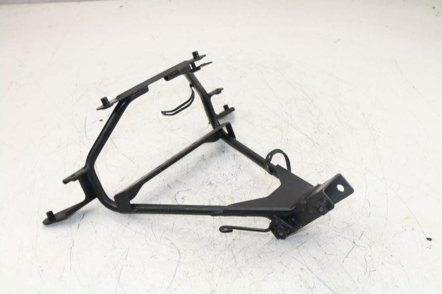 photo de FRONT FAIRING BRACKET DAELIM S2 125 (2006 - 2007)