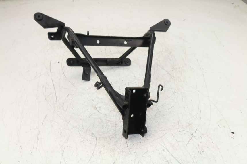 photo de FRONT FAIRING BRACKET DAELIM S2 125 (2006 - 2007)