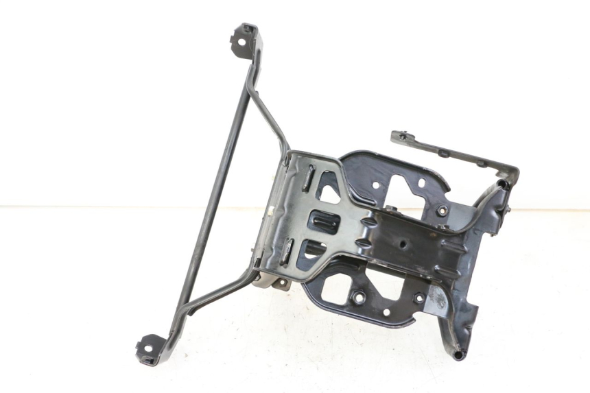 photo de FRONT FAIRING BRACKET PEUGEOT SATELIS 125 (2013 - 2018)