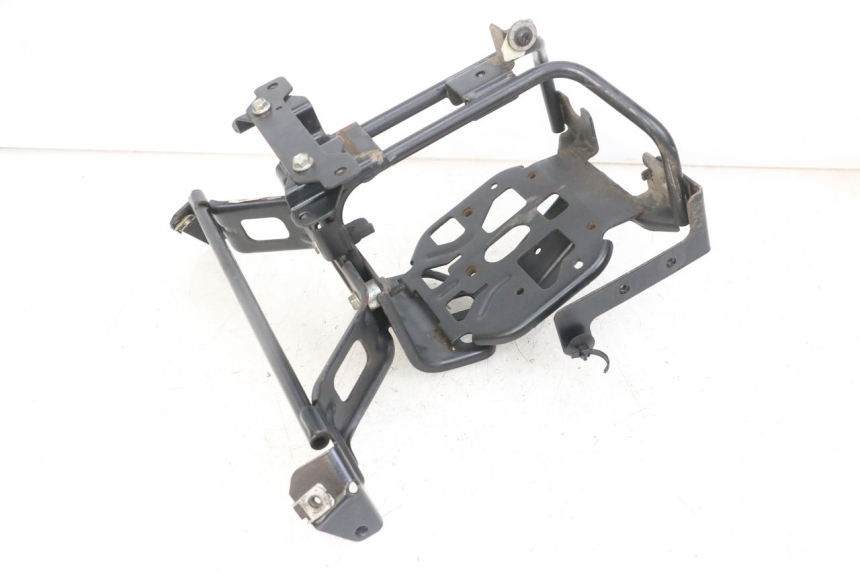 photo de FRONT FAIRING BRACKET PEUGEOT SATELIS 125 (2013 - 2018)