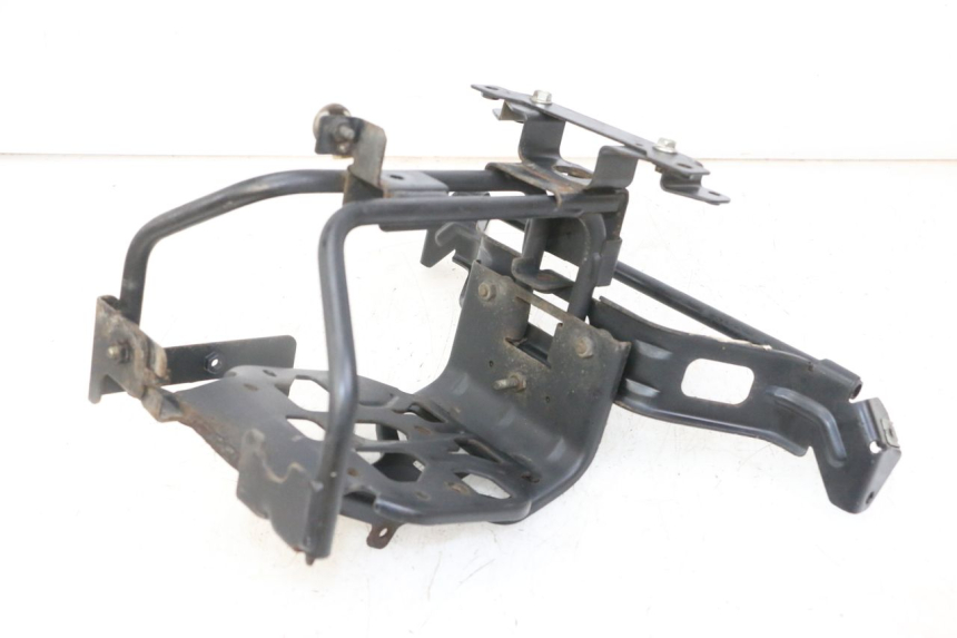 photo de FRONT FAIRING BRACKET PEUGEOT SATELIS 125 (2013 - 2018)