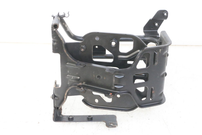 photo de FRONT FAIRING BRACKET PEUGEOT SATELIS 125 (2013 - 2018)