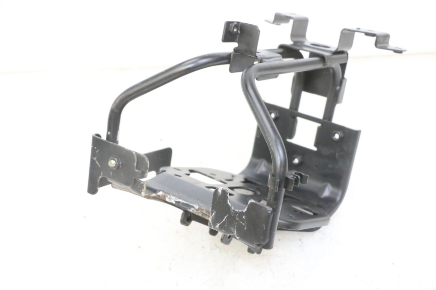 photo de FRONT FAIRING BRACKET PEUGEOT SATELIS 125 (2013 - 2018)