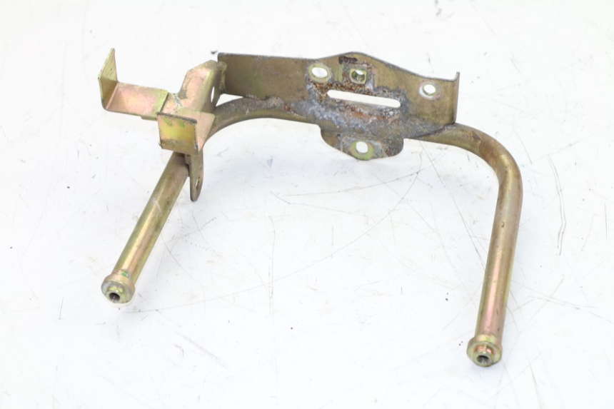 photo de FRONT FAIRING BRACKET HONDA SCV LEAD 100 (2003 - 2007)