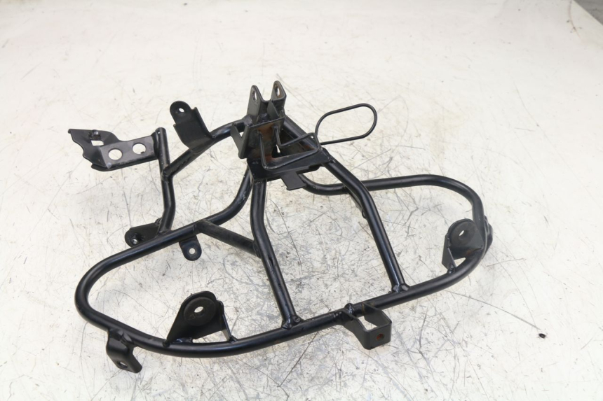 photo de FRONT FAIRING BRACKET SUZUKI BURGMAN 125 (2007 - 2014)
