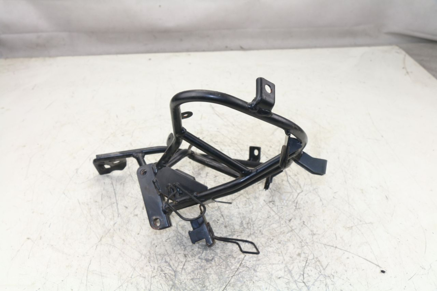 photo de FRONT FAIRING BRACKET SUZUKI BURGMAN 125 (2007 - 2014)