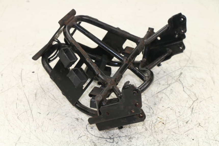 photo de FRONT FAIRING BRACKET SYM GTS 125 (2005 - 2008)