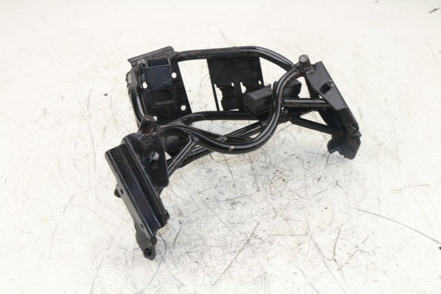 photo de FRONT FAIRING BRACKET SYM GTS 125 (2005 - 2008)