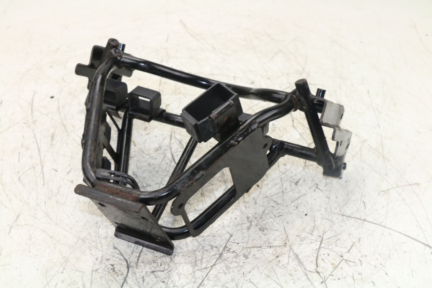 photo de FRONT FAIRING BRACKET SYM GTS 125 (2005 - 2008)