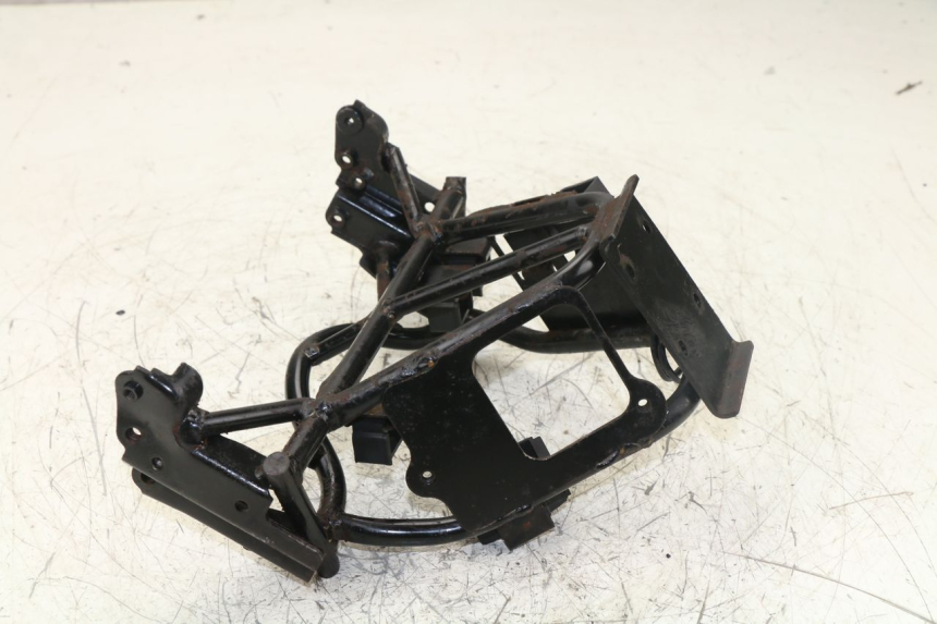 photo de FRONT FAIRING BRACKET SYM GTS 125 (2005 - 2008)