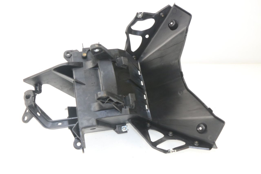 photo de FRONT FAIRING BRACKET YAMAHA XMAX X-MAX ABS 125 (2014 - 2016) - Zoom on usage condition