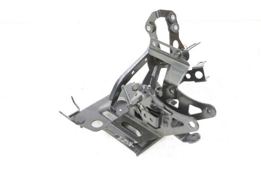 photo de FRONT FAIRING BRACKET YAMAHA XMAX X-MAX 125 (2021 - 2025)