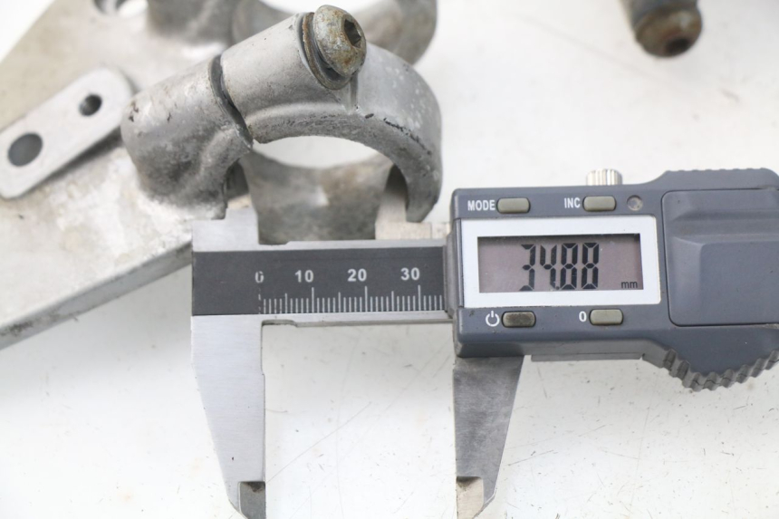 photo de FRONT FAIRING BRACKET GILERA DNA 50 (2000 - 2007)