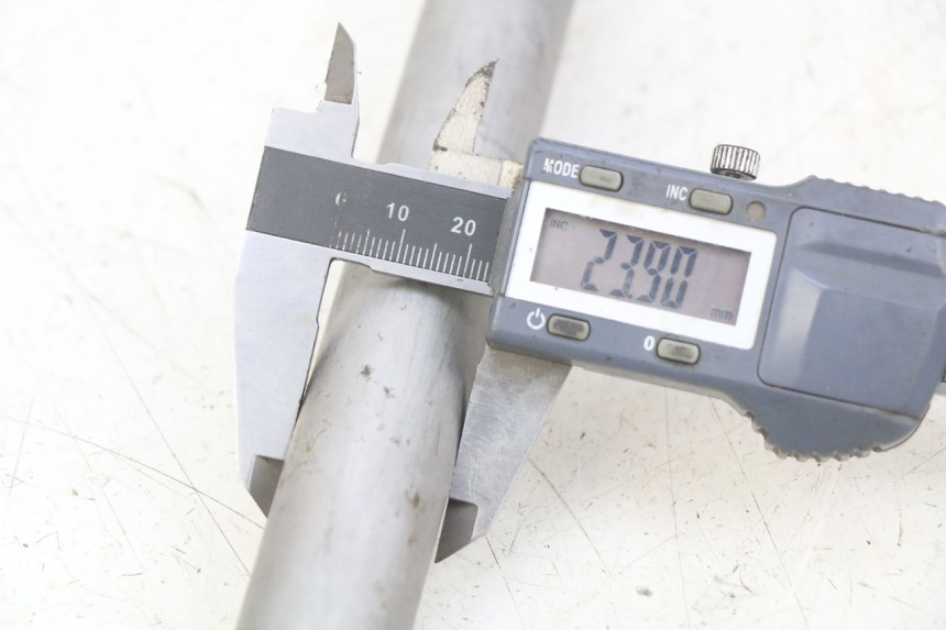 photo de SWING ARM AXLE BMW F GS K81 850 (2018 - 2023)