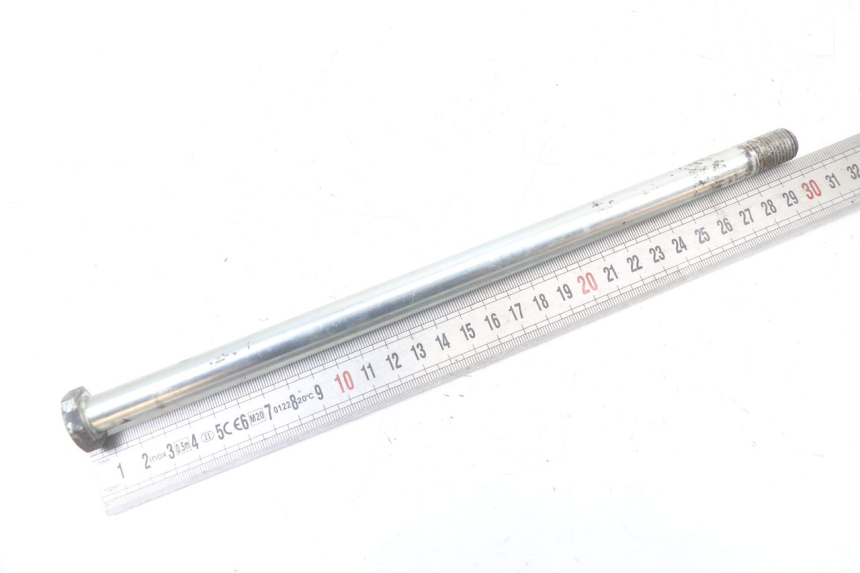 photo de SWING ARM AXLE SUZUKI GSX E 250 (1982 - 1983)
