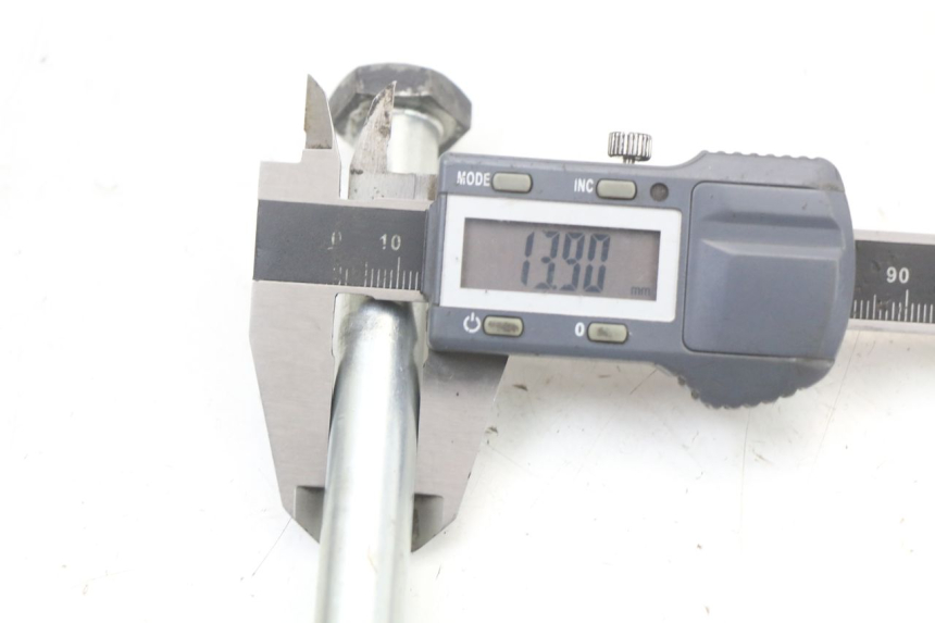 photo de SWING ARM AXLE SUZUKI GSX E 250 (1982 - 1983)
