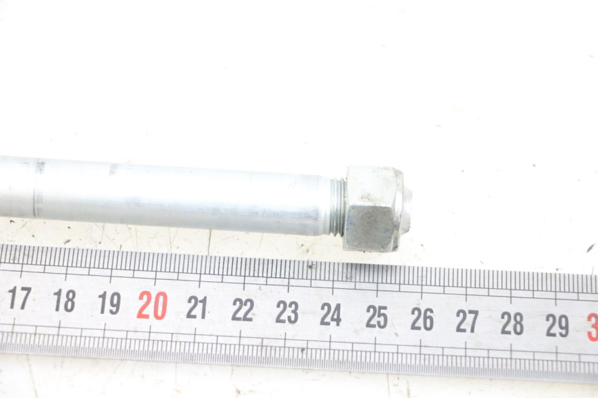 photo de SWING ARM AXLE SUZUKI GZ MARAUDER 125 (1998 - 2004)