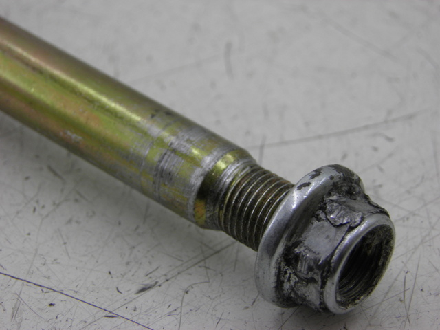 photo de SWING ARM AXLE HYOSUNG COMET GT 125 (2002 - 2007)