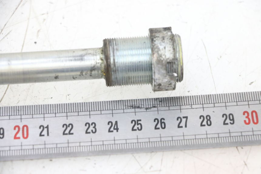 photo de SWING ARM AXLE HONDA NSR R 125 (1994 - 2003) - Zoom on usage condition
