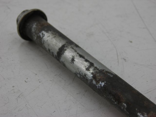 photo de SWING ARM AXLE SUZUKI GSF N BANDIT 600 (1996 - 1999)