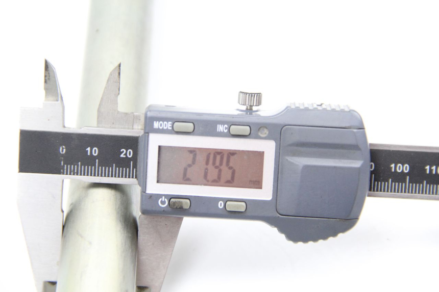 photo de SWING ARM AXLE SUZUKI GSR 600 (2005 - 2012)