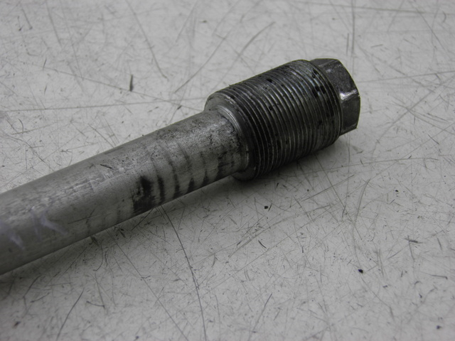 photo de SWING ARM AXLE SUZUKI SV S 650 (1999 - 2002)