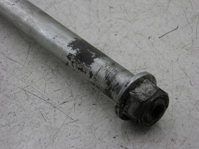 photo de SWING ARM AXLE SUZUKI SV S 650 (1999 - 2002)