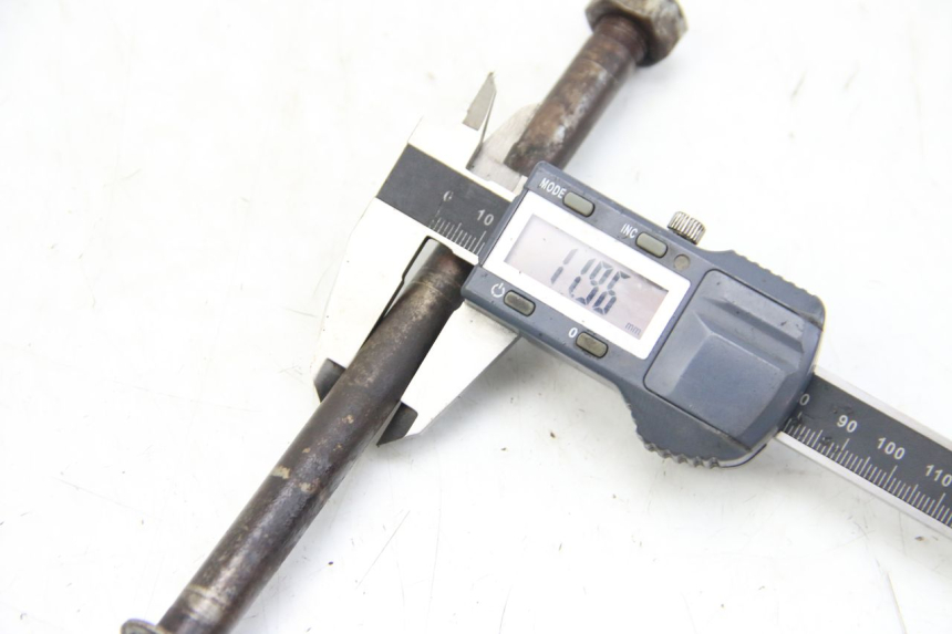 photo de SWINGARM PIVOT BOLT APRILIA SX 50 (2011 - 2017)