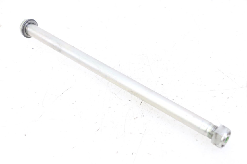 photo de SWING ARM AXLE YAMAHA TRACER 7 700 (2020 - 2024) - Technical close-up