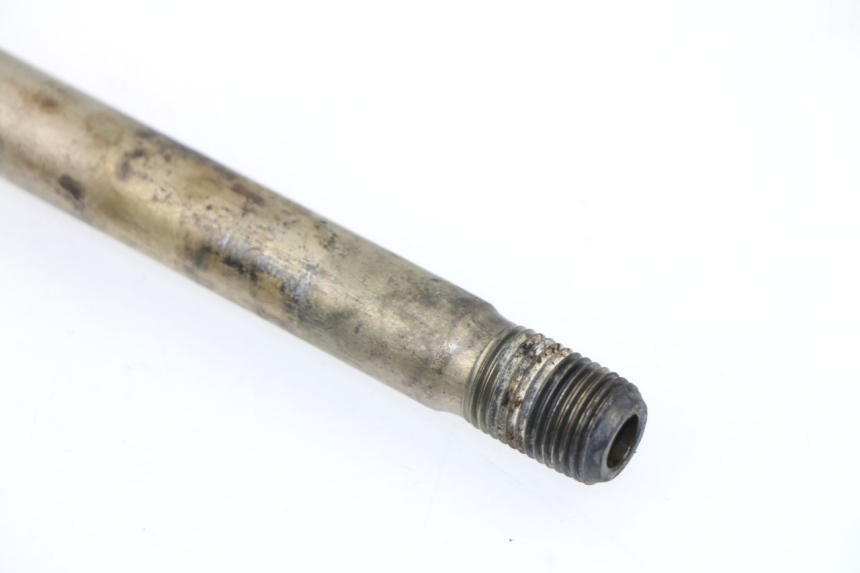 photo de SWING ARM AXLE TRIUMPH STREET TRIPLE 675 (2007 - 2012)