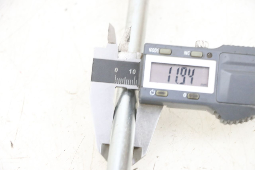 photo de SWING ARM AXLE YAMAHA TZR 50 (2008 - 2016) - Alternative perspective