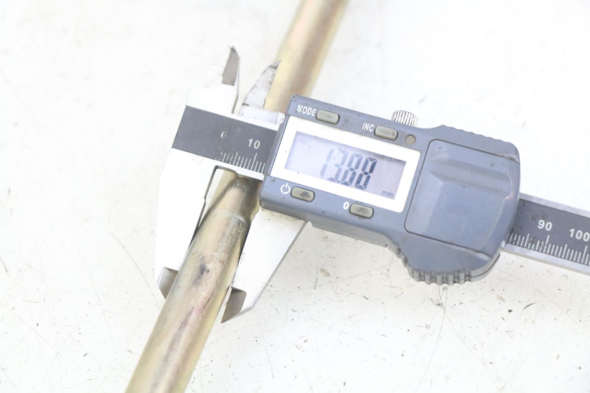 photo de SWINGARM PIVOT AXIS DAELIM VL DAYSTAR 125 (2000 - 2011)
