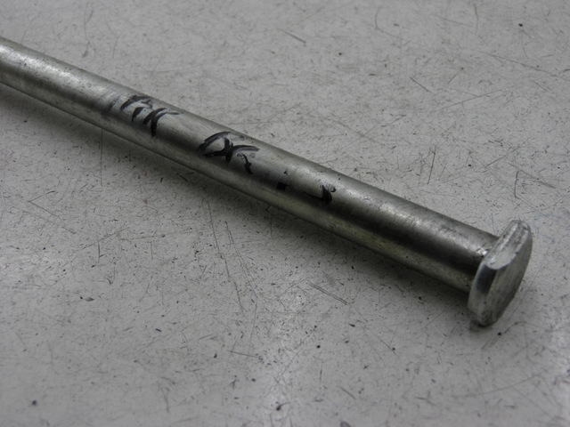 photo de SWING ARM AXLE YAMAHA FZX FAZER 750 (1987 - 1998)