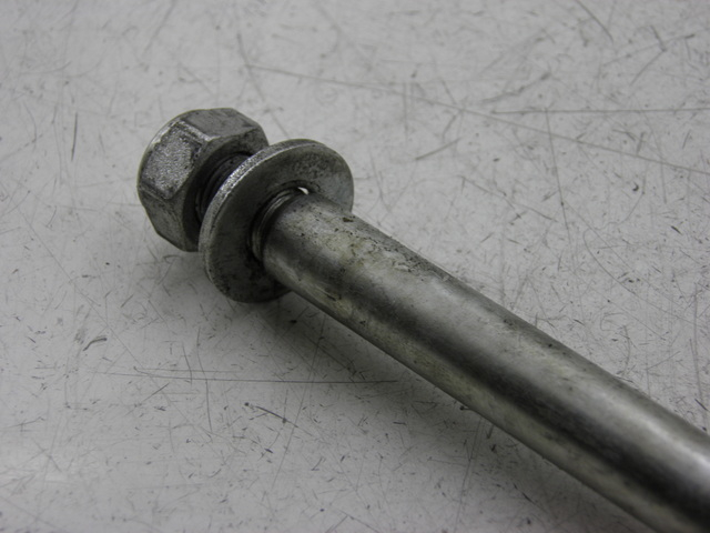 photo de SWING ARM AXLE YAMAHA FZX FAZER 750 (1987 - 1998)