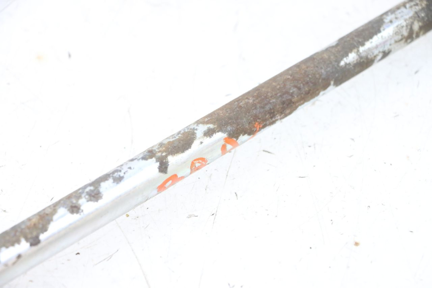 photo de SWING ARM AXLE YAMAHA YFM R RAPTOR 250 (2008 - 2014) - Technical close-up