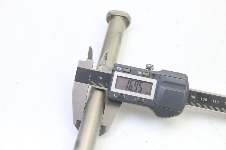 photo de SWING ARM AXLE YAMAHA YZF YZ-F 450 (2014 - 2016)