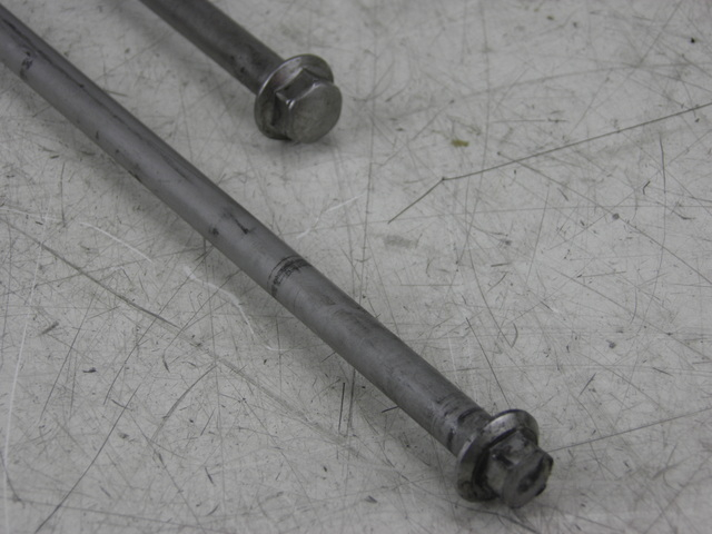 photo de ENGINE AXLE YAMAHA XJR 1300 (2002 - 2006)