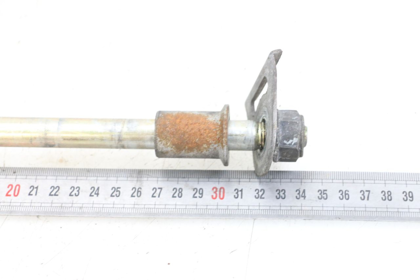 photo de REAR WHEEL AXLE HYOSUNG GV AQUILA 125 (2000 - 2004)