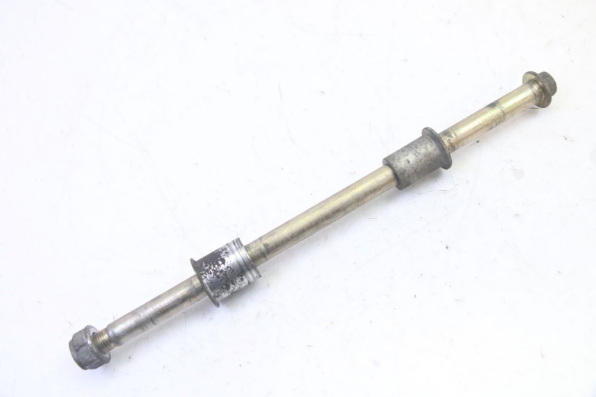 photo de REAR WHEEL AXLE HYOSUNG GV AQUILA 125 (2000 - 2004)